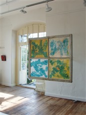 Durchsicht Rückblick, 2009, Fensterrahmen, gewachstes Papier, 120x135cm